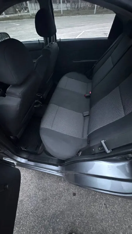 Chevrolet aveo (авео) двигатель 1.4 год: 2010 тип кпп: механическая пробег: 82 000 дополнительная информация: автомобиль в идеальном состоянии. один собственник, одна запись в птс. два косметических окраса, любые проверки. по мотору все сухо, ни одного потека, новый аккумулятор, кондиционер, пороги днище в отличном состоянии, как новая. подвеска отлично, ничего делать не нужно. гаражное хранение, реагентов не видел. два ключа, сигнализация. осмотр донецк, торг у капота цена: 560000 руб +79497710177 📞 звоните: +7(949)7710177 - фотография - 7