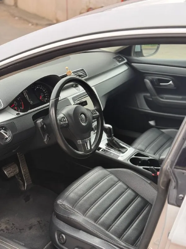 Продам volkswagen cc 2013г. в. 2.0 tsi на dq250 (мокрая). авто в идеальном состоянии по всем параметрам. покупал лично на аукционе копарт и делал тоже сам. все оригинал, сделано отлично. обслуживание дилерское. по кузову без вмятин, царапин, корозий и т. д. пробег 129000км. масло двс каждые 7тыс. агрегаты в идеальном состоянии, кпп без пинков и прочих дефектов, листает как новая. по ходовке заменены сайленты и наконечники лемфердер. колодки в круг новые brembo. поменяна цепь с натяжителями, успокоителями, сальниками все оригинал. авто прошито в revo, под 95 бензин, stage 1. поменяны свечи ngk и катушки ngk красные. в авто порядка 265 сил и 420 момента. 2 комплекта резины. новый акб. авто отполировано и покрыто жидким стеклом. полная шумоизол. дверей, замена задних динамиков. сигнализация с автозапуском и бесключевым доступом, фары затянуты бронью, два комплекта ковров, диски после покраски. богатая комплектация, все работает. авто без вложений. цена 1.890.000 руб. 📲 tg: @dontcallmeimbusy 📞 звоните: +7(949)4451834 - фотография - 8