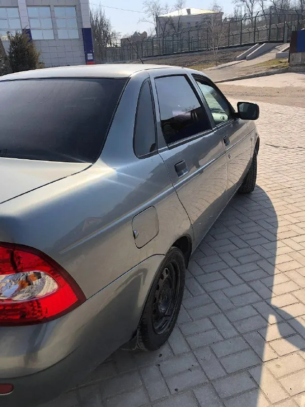 Продам свою приору 2008 год выпуска 210000 родной пробег двигатель работает идеально коробка переключает плавно посторонних звуков нет новая резина хорошая музыка центральный замок с доводчиком стекол обогрев зеркал салон чистый и опрятный стаканы лонжероны в заводском состоянии по кузову все как на фото машина полностью обслужена вложений не требует переоформление обязательно я хозяин +79498393960 📲 tg: вова ник 📞 звоните: +7(949)8393960 - фотография - 3