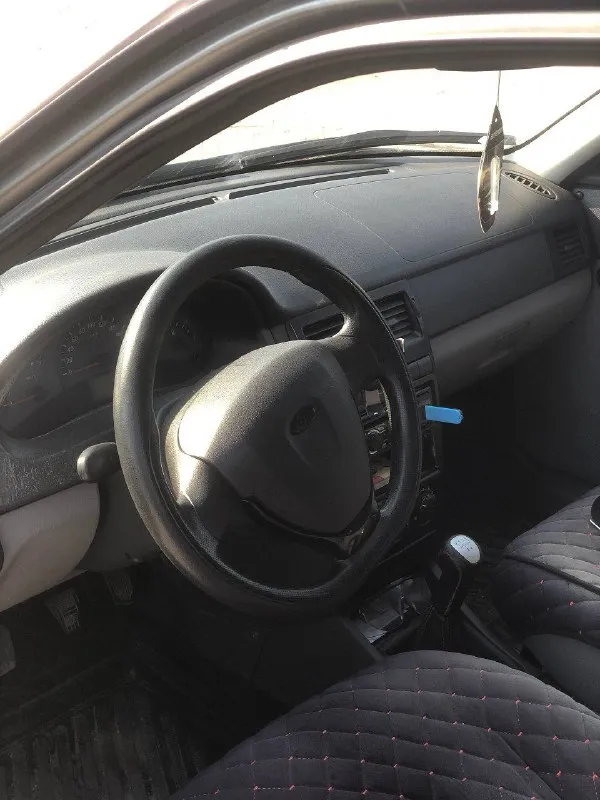 Продам свою приору 2008 год выпуска 210000 родной пробег двигатель работает идеально коробка переключает плавно посторонних звуков нет новая резина хорошая музыка центральный замок с доводчиком стекол обогрев зеркал салон чистый и опрятный стаканы лонжероны в заводском состоянии по кузову все как на фото машина полностью обслужена вложений не требует переоформление обязательно я хозяин +79498393960 📲 tg: вова ник 📞 звоните: +7(949)8393960 - фотография - 6