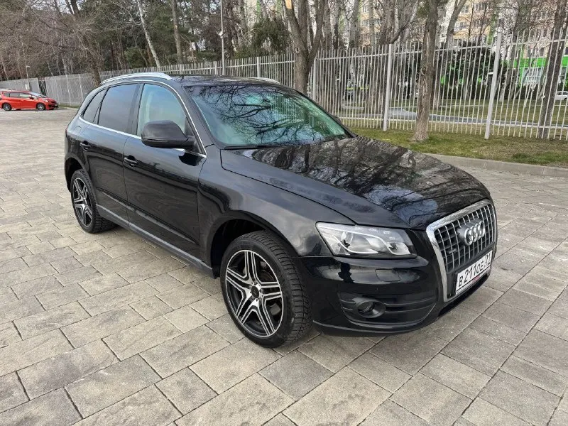 Продам audi q5 2009 год 3л дизель (238 л. с. ) пробег - 142 000 км кпп - робот автомобиль в отличном состоянии. двигатель работает ровно, без посторонних шумов, коробка переключает плавно, без пинков, ходовая часть на отлично, полностью перебрана. установлен хороший свет. есть все для комфортной езды и всё работает. светлый салон в отличном состоянии. юридически чиста без залогов и ограничений. находится в горловке цена - 1 350 000 рублей +79494372664 (тг) - фотография - 2