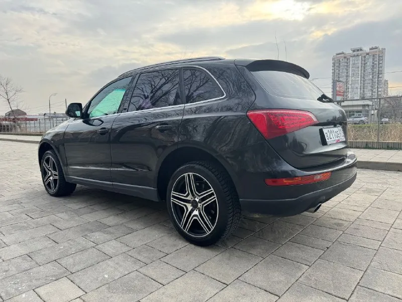 Продам audi q5 2009 год 3л дизель (238 л. с. ) пробег - 142 000 км кпп - робот автомобиль в отличном состоянии. двигатель работает ровно, без посторонних шумов, коробка переключает плавно, без пинков, ходовая часть на отлично, полностью перебрана. установлен хороший свет. есть все для комфортной езды и всё работает. светлый салон в отличном состоянии. юридически чиста без залогов и ограничений. находится в горловке цена - 1 350 000 рублей +79494372664 (тг) - фотография - 6