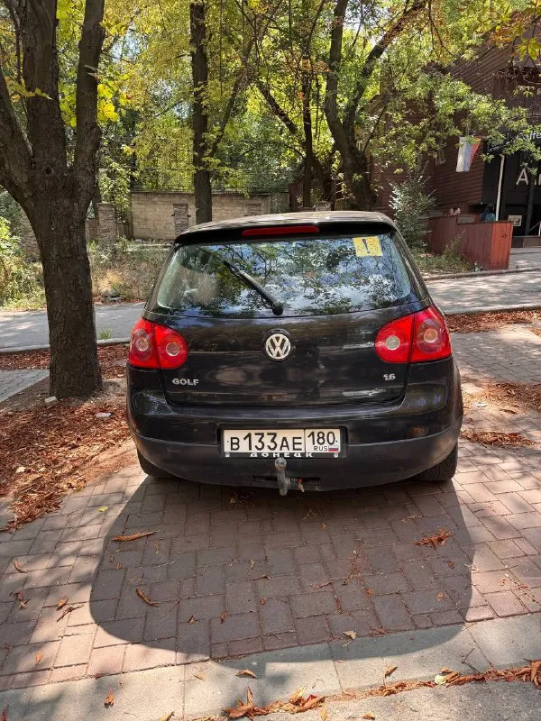 Volkswagen golf 5, гольф v 2005г, 1.6, механика, пробег 208 родной. автомобиль полностью обслужен технически, делать в ближайшее время ничего не надо. с машиной отдаю зимний и летний комплект резины. по кузову требуется работа. лобовое целое. 12 подушек безопасности. любые проверки приветствуются +79493827110 донецк цена 490 000(торг) - фотография - 5