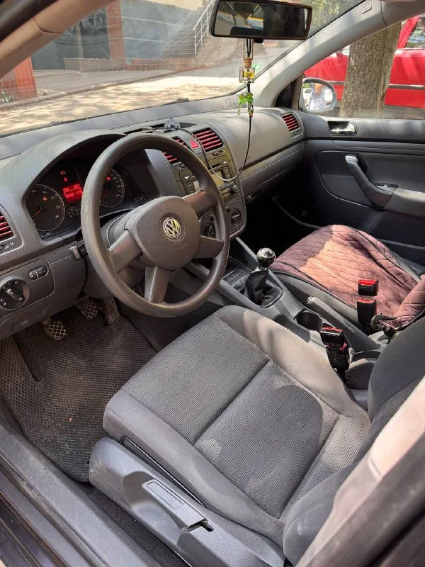 Volkswagen golf 5, гольф v 2005г, 1.6, механика, пробег 208 родной. автомобиль полностью обслужен технически, делать в ближайшее время ничего не надо. с машиной отдаю зимний и летний комплект резины. по кузову требуется работа. лобовое целое. 12 подушек безопасности. любые проверки приветствуются +79493827110 донецк цена 490 000(торг) - фотография - 8