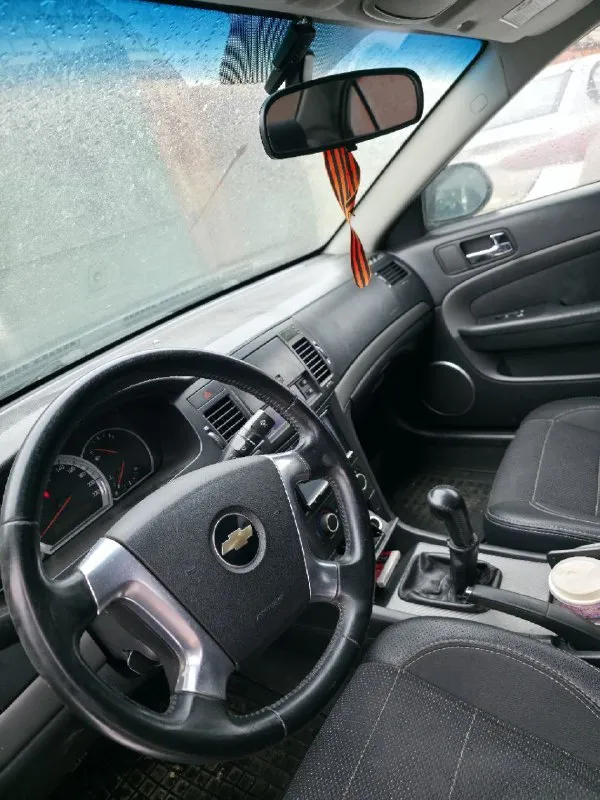 Продам chevrolet epica 2008 г. 2.0 автомобиль до дтп был в отличном состоянии - полностью обслужен от а до я. двигатель и коробка работали идеально. дтп - удар об отбойник, подушки безопасности не сработали, техника вся целая. восстанавливать нет времени, поэтому продаю как есть. пробег - 227 000 км. документы в порядке. цена - 275 000 руб. 📞 +7 949 376-16-88 - фотография - 7