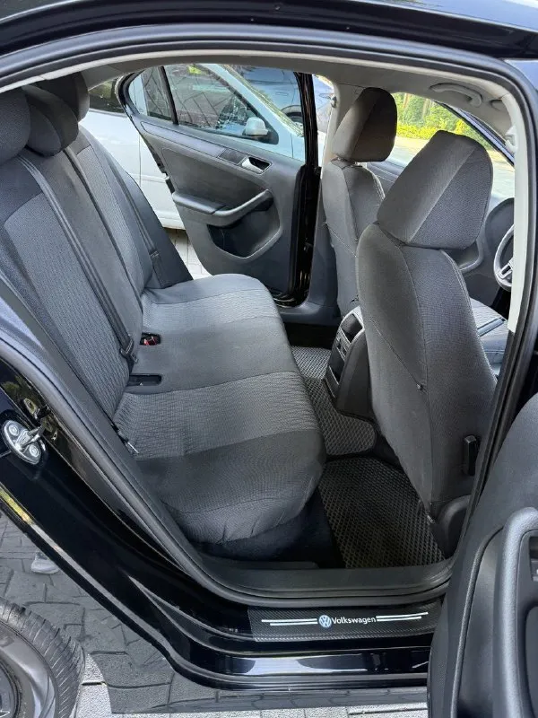 Срочно!!! volkswagen jetta vi, 2013, 1.8at 170 л. с. с пробегом 63359 мили (102000 км. ). кожаный салон. гаражное хранение. комплект зимней резины в подарок. пройдено то. цена 1100000 руб. без торга!!!тел. +79490409212. макеевка - фотография - 7