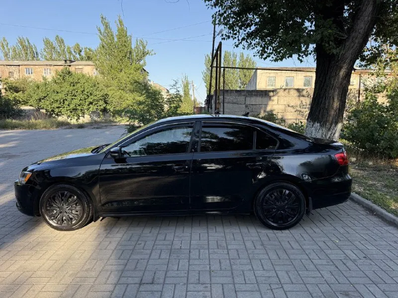 Срочно!!! volkswagen jetta vi, 2013, 1.8at 170 л. с. с пробегом 63359 мили (102000 км. ). кожаный салон. гаражное хранение. комплект зимней резины в подарок. пройдено то. цена 1100000 руб. без торга!!!тел. +79490409212. макеевка - фотография - 9