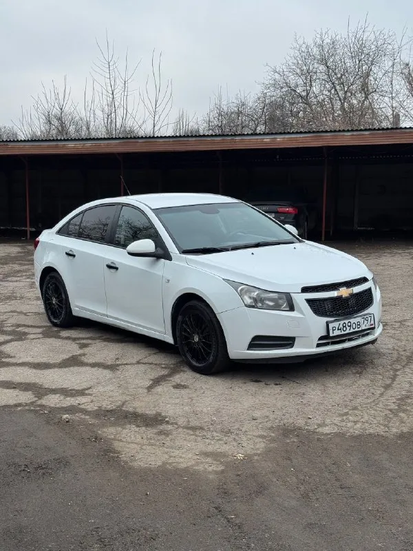 Chevrolet cruze 2012 1.6 мкпп цена: 695.000₽ + разумный торг реальному покупателю chevrolet круз - пробег 140.000 км (родной) - 2 ключа - мотор коробка в отличном состоянии нареканий нет, не дымит не троит, делать ничего не нужно сел и поехал - салон как новый, чистый ухоженный - зимняя резина - комплектация 2 эл. стеклоподъемника, подогрев сидений, подогрев заднего стекла, эл. регулировка зеркал, стоит хороший свет - печка, кондиционер все работает - документы кристально чистые, без штрафов, запретов и т. д переоформление без проблем могу присутствовать в мрэо осмотр макеевка тел: +79490976176 📞 звоните: +7(949)0976176 - фотография - 2