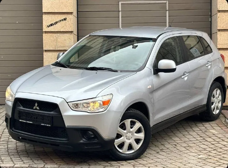 Mitsubishi asx рейсталенг год выпуска:2013 объём :1.6.v16 кпп механическая родной пробег:134.000км один собственник цена 1010.000 руб авто в родном окрасе, без дтп максимально комфортабельный и вместительный салон! история автомобиля прозрачна и чиста куплена для себя и обслуживалась всегда у официального дилера технически авто без вложений недавно проведено полное т. о автомобиль обслуживался всегда по регламенту, готов на любые проверки! комплектация: бортовой компьютер, подогрев сидений,4 стеклоподъемника, кондиционер, электро зеркала, противотуманные фары, подогрев стекл, электро зеркала, камера заднего вида, abs, esp, aux, bluetooth, так же много прочего для комфортного вождения! по документам авто кристально чистый я собственник, автомобиль на 180 регионе, тех осмотр пройден, страховка есть, любой вид оформления! цена 1010.000 руб +7(949)-126-88-71 г. донецк - фотография - 2