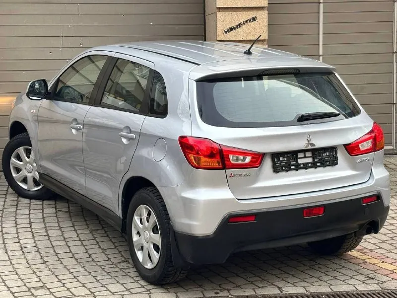 Mitsubishi asx рейсталенг год выпуска:2013 объём :1.6.v16 кпп механическая родной пробег:134.000км один собственник цена 1010.000 руб авто в родном окрасе, без дтп максимально комфортабельный и вместительный салон! история автомобиля прозрачна и чиста куплена для себя и обслуживалась всегда у официального дилера технически авто без вложений недавно проведено полное т. о автомобиль обслуживался всегда по регламенту, готов на любые проверки! комплектация: бортовой компьютер, подогрев сидений,4 стеклоподъемника, кондиционер, электро зеркала, противотуманные фары, подогрев стекл, электро зеркала, камера заднего вида, abs, esp, aux, bluetooth, так же много прочего для комфортного вождения! по документам авто кристально чистый я собственник, автомобиль на 180 регионе, тех осмотр пройден, страховка есть, любой вид оформления! цена 1010.000 руб +7(949)-126-88-71 г. донецк - фотография - 3