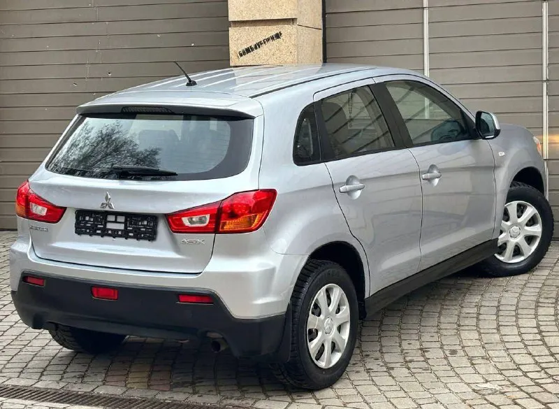 Mitsubishi asx рейсталенг год выпуска:2013 объём :1.6.v16 кпп механическая родной пробег:134.000км один собственник цена 1010.000 руб авто в родном окрасе, без дтп максимально комфортабельный и вместительный салон! история автомобиля прозрачна и чиста куплена для себя и обслуживалась всегда у официального дилера технически авто без вложений недавно проведено полное т. о автомобиль обслуживался всегда по регламенту, готов на любые проверки! комплектация: бортовой компьютер, подогрев сидений,4 стеклоподъемника, кондиционер, электро зеркала, противотуманные фары, подогрев стекл, электро зеркала, камера заднего вида, abs, esp, aux, bluetooth, так же много прочего для комфортного вождения! по документам авто кристально чистый я собственник, автомобиль на 180 регионе, тех осмотр пройден, страховка есть, любой вид оформления! цена 1010.000 руб +7(949)-126-88-71 г. донецк - фотография - 4