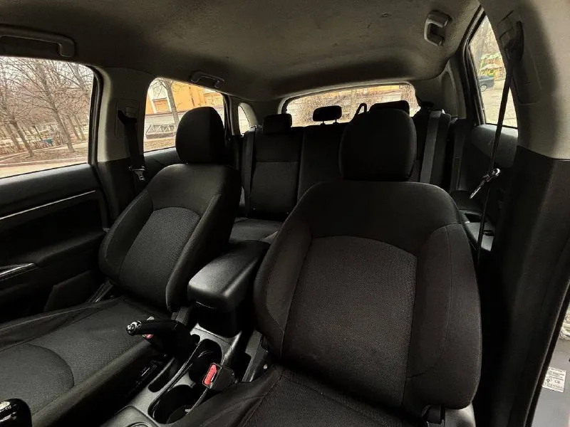 Mitsubishi asx рейсталенг год выпуска:2013 объём :1.6.v16 кпп механическая родной пробег:134.000км один собственник цена 1010.000 руб авто в родном окрасе, без дтп максимально комфортабельный и вместительный салон! история автомобиля прозрачна и чиста куплена для себя и обслуживалась всегда у официального дилера технически авто без вложений недавно проведено полное т. о автомобиль обслуживался всегда по регламенту, готов на любые проверки! комплектация: бортовой компьютер, подогрев сидений,4 стеклоподъемника, кондиционер, электро зеркала, противотуманные фары, подогрев стекл, электро зеркала, камера заднего вида, abs, esp, aux, bluetooth, так же много прочего для комфортного вождения! по документам авто кристально чистый я собственник, автомобиль на 180 регионе, тех осмотр пройден, страховка есть, любой вид оформления! цена 1010.000 руб +7(949)-126-88-71 г. донецк - фотография - 6