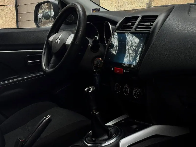 Mitsubishi asx рейсталенг год выпуска:2013 объём :1.6.v16 кпп механическая родной пробег:134.000км один собственник цена 1010.000 руб авто в родном окрасе, без дтп максимально комфортабельный и вместительный салон! история автомобиля прозрачна и чиста куплена для себя и обслуживалась всегда у официального дилера технически авто без вложений недавно проведено полное т. о автомобиль обслуживался всегда по регламенту, готов на любые проверки! комплектация: бортовой компьютер, подогрев сидений,4 стеклоподъемника, кондиционер, электро зеркала, противотуманные фары, подогрев стекл, электро зеркала, камера заднего вида, abs, esp, aux, bluetooth, так же много прочего для комфортного вождения! по документам авто кристально чистый я собственник, автомобиль на 180 регионе, тех осмотр пройден, страховка есть, любой вид оформления! цена 1010.000 руб +7(949)-126-88-71 г. донецк - фотография - 8