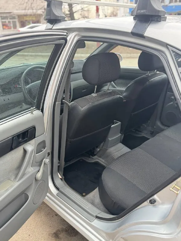 В продаже эксклюзивный вариант chevrolet lacetti 2005 г. с пробегом 84.000 км, в одних руках с салона, все подтверждается документами и автотекой( причем фиксация пробега была каждый год) автомобиль всю время находился в краснодаре, отсюда и около идеально состояние кузова. крашен бампер и частично угол переднего крыла(зацепились об ворота) остальное родной окрас. толщиномер предоставлю. в дтп не участвовала(все герметики, сварные точки и т. д. заводские), ничего не крутилось и не снималось. остекление оригинал, без трещин и сколов. комплектация с кондиционером, стеклоподъемниками, гур, abs, airbag, электрозеркала, сигнализация с обратной связью, неплохая музыка. два ключа, птс оригинал. ручник держит, автомобиль полностью обслужен. кпп отлично работает новая летняя резина тех осмотр пройден. кто ищет автомобиль для себя на долгое время - лучший вариант. +79493594733 620.000 торг у капота макеевка 📲 tg: @killreall17 📞 звоните: +7(949)3594733 - фотография - 6