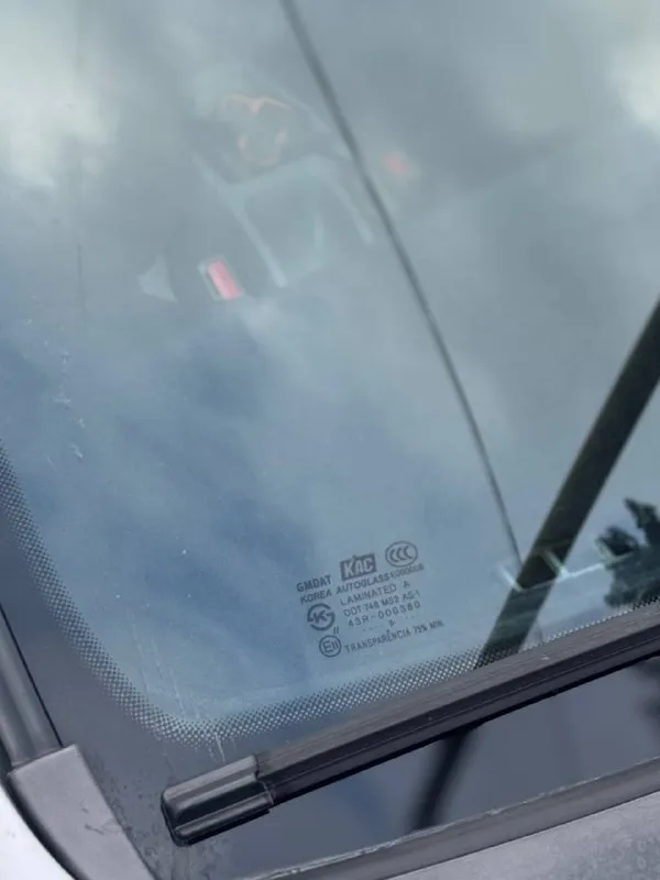 В продаже эксклюзивный вариант chevrolet lacetti 2005 г. с пробегом 84.000 км, в одних руках с салона, все подтверждается документами и автотекой( причем фиксация пробега была каждый год) автомобиль всю время находился в краснодаре, отсюда и около идеально состояние кузова. крашен бампер и частично угол переднего крыла(зацепились об ворота) остальное родной окрас. толщиномер предоставлю. в дтп не участвовала(все герметики, сварные точки и т. д. заводские), ничего не крутилось и не снималось. остекление оригинал, без трещин и сколов. комплектация с кондиционером, стеклоподъемниками, гур, abs, airbag, электрозеркала, сигнализация с обратной связью, неплохая музыка. два ключа, птс оригинал. ручник держит, автомобиль полностью обслужен. кпп отлично работает новая летняя резина тех осмотр пройден. кто ищет автомобиль для себя на долгое время - лучший вариант. +79493594733 620.000 торг у капота макеевка 📲 tg: @killreall17 📞 звоните: +7(949)3594733 - фотография - 9