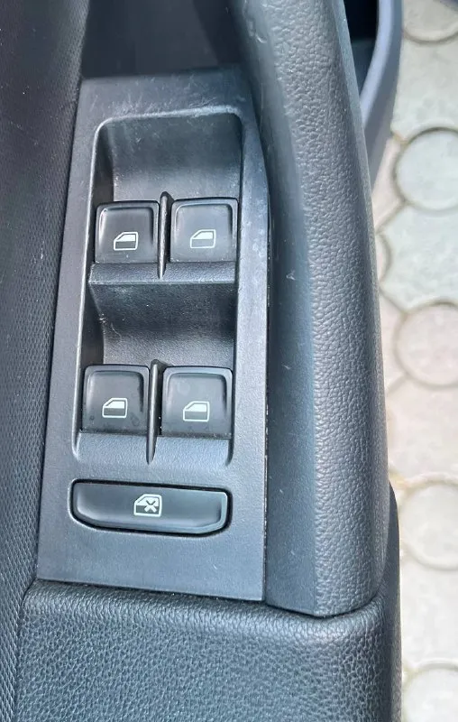 Skoda rapid в шикарном состоянии! 🔥без окрасов ! все стекла родные ! 🔥 год 2015г кузов лифтбек мотор 1.6 бензиновый мрi (атмосферный) коробка механика 5ст. передний привод пробег 190.000 тыс. км (родной ) автотека зеленая 🧤 2 хозяин! 🔥комплектация🔥 климат контроль! подогрев сидений ! круиз контроль ! 4 эл. стеклоподъёмника ! бортовой компьютер ! обогрев заднего стекла! эл. зеркала с подогревом корректор фар! дхо! сигнализация ! би лэд в фарах! лэд птф! разъемы под aux usb! разъем 12v! магнитола bluetooth! мульти руль ! литые диски r15! 2 ключа ! ✅донецк. стоимость 1.030.000 тел. +79885860906 - фотография - 10