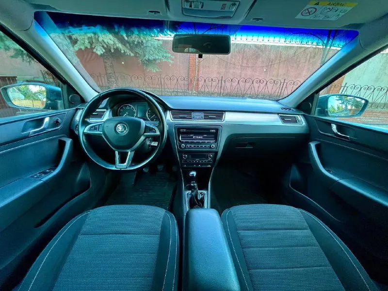 Skoda rapid в шикарном состоянии! 🔥без окрасов ! все стекла родные ! 🔥 год 2015г кузов лифтбек мотор 1.6 бензиновый мрi (атмосферный) коробка механика 5ст. передний привод пробег 190.000 тыс. км (родной ) автотека зеленая 🧤 2 хозяин! 🔥комплектация🔥 климат контроль! подогрев сидений ! круиз контроль ! 4 эл. стеклоподъёмника ! бортовой компьютер ! обогрев заднего стекла! эл. зеркала с подогревом корректор фар! дхо! сигнализация ! би лэд в фарах! лэд птф! разъемы под aux usb! разъем 12v! магнитола bluetooth! мульти руль ! литые диски r15! 2 ключа ! ✅донецк. стоимость 1.030.000 тел. +79885860906 - фотография - 7