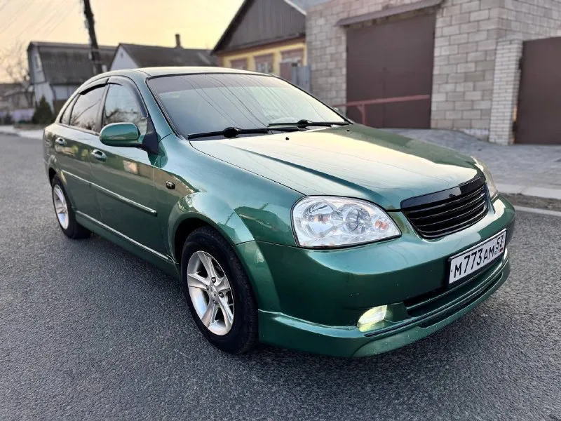 Продам шевроле лачетти. год - 2007 обьем- 1,4л авто в превосходном состоянии, собирает взгляды! работа двигателя идеальная, работает ровно, масло не расходует! коробка переключает мягко! ходовая часть на отлично! дно целое не гнилое, проги новые! резина зима новая + второй комплект лето отъездил 1 сезон! установлен дорогой планшет, камера заднего вида, саб и усилитель, музыка играет отлично) установлен хороший свет! салон в отличном состоянии. документы в полном порядке! осмотр г. мариуполь цена - 520 тысяч рублей. тел. +79494970042 - фотография - 3