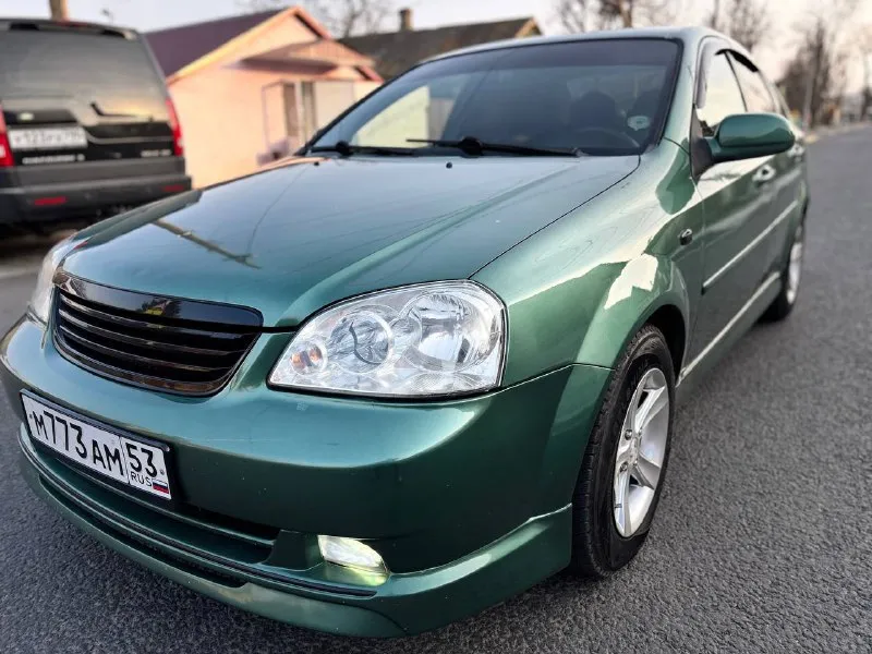 Продам шевроле лачетти. год - 2007 обьем- 1,4л авто в превосходном состоянии, собирает взгляды! работа двигателя идеальная, работает ровно, масло не расходует! коробка переключает мягко! ходовая часть на отлично! дно целое не гнилое, проги новые! резина зима новая + второй комплект лето отъездил 1 сезон! установлен дорогой планшет, камера заднего вида, саб и усилитель, музыка играет отлично) установлен хороший свет! салон в отличном состоянии. документы в полном порядке! осмотр г. мариуполь цена - 520 тысяч рублей. тел. +79494970042 - фотография - 6