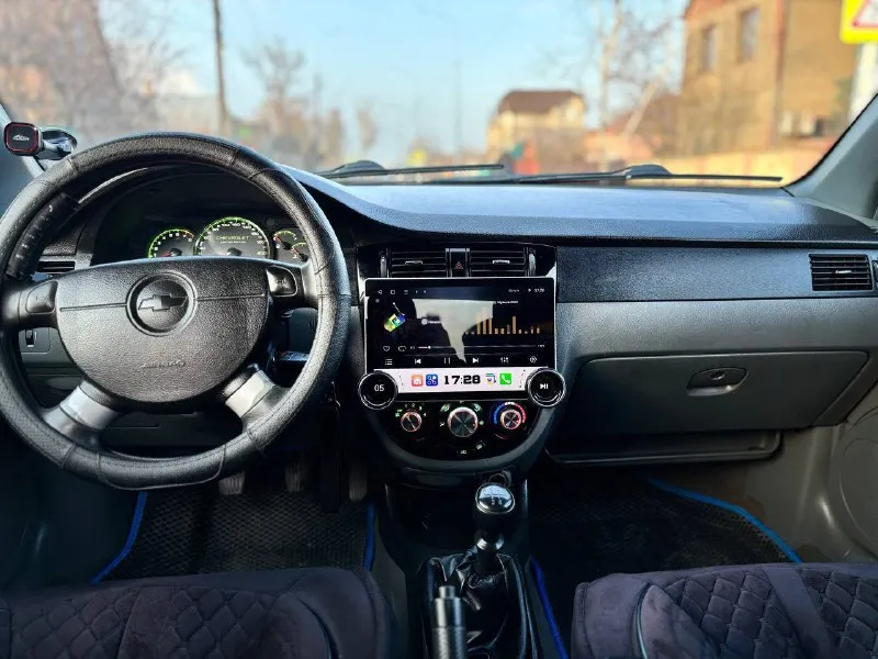 Продам шевроле лачетти. год - 2007 обьем- 1,4л авто в превосходном состоянии, собирает взгляды! работа двигателя идеальная, работает ровно, масло не расходует! коробка переключает мягко! ходовая часть на отлично! дно целое не гнилое, проги новые! резина зима новая + второй комплект лето отъездил 1 сезон! установлен дорогой планшет, камера заднего вида, саб и усилитель, музыка играет отлично) установлен хороший свет! салон в отличном состоянии. документы в полном порядке! осмотр г. мариуполь цена - 520 тысяч рублей. тел. +79494970042 - фотография - 7