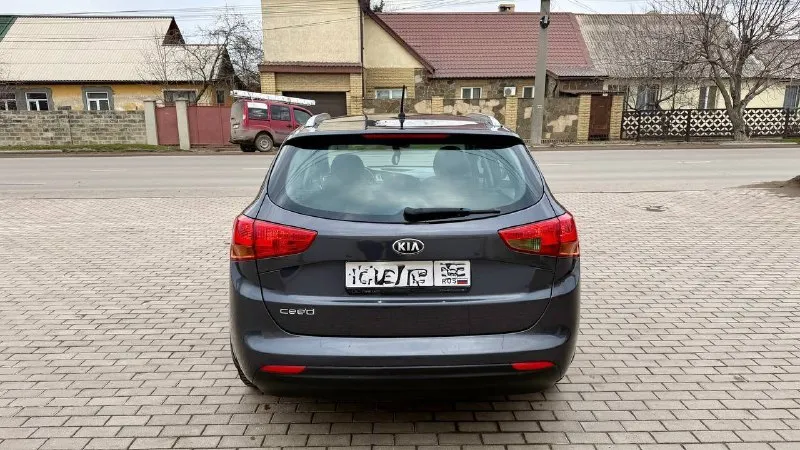 Продам kia ceed 2015 года выпуска состояния идеальное собственник 6 ступенчатая механика полная комплектация : подогрев руля, подогрев сидений мульти руль голосовой помощник bluetooth с родным пробегом 210.000 1.6 газ бензин вложений не требует во владение 1 год комплект новой летней резины комплект летней новой резины салон чистый и не прокуренный по документам любое переформление остальные вопросы по телефону +79490362879 цена 780.000 торг у капота. возможен обмен с вашей доплатой. - фотография - 7
