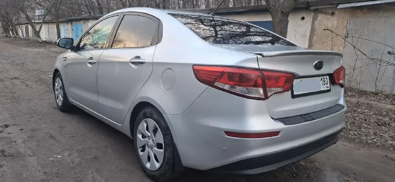 Продам: 🚘марка: kia rio iii 📅год: 2015 (г. донецк) 📌коробка: механическая 📌объем: 1.4 расход по трассе 5.2л. /100км ❗пробег: 168 000 км 📌цена: 987 000₽ 🔥комплектация: ✅подогревы сидений, руля, ✅кондиционер ✅электрорегулировка зеркал ✅abs ✅usb магнитола ✅противотуманные фары 📞 телефон: +79494377074 📞 звоните: +7(949)4377074 - фотография - 5