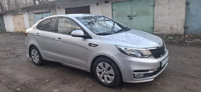 Продам: 🚘марка: kia rio iii 📅год: 2015 (г. донецк) 📌коробка: механическая 📌объем: 1.4 расход по трассе 5.2л. /100км ❗пробег: 168 000 км 📌цена: 987 000₽ 🔥комплектация: ✅подогревы сидений, руля, ✅кондиционер ✅электрорегулировка зеркал ✅abs ✅usb магнитола ✅противотуманные фары 📞 телефон: +79494377074 📞 звоните: +7(949)4377074 - фотография - 7