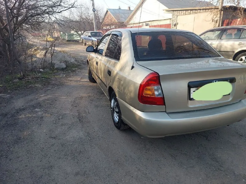 Продам автомобиль хендэ акцент 2005 года. 1.6. механика. передний привод. 223.140 км родного пробега. документы в порядке. в хорошем состоянии. двигатель, коробка без нареканий, по ходовке все хорошо. салон ухоженнный. цена: 420.000 рублей. торг. интересующие вопросы по номеру: +79490769142 вадим. мариуполь. - фотография - 3