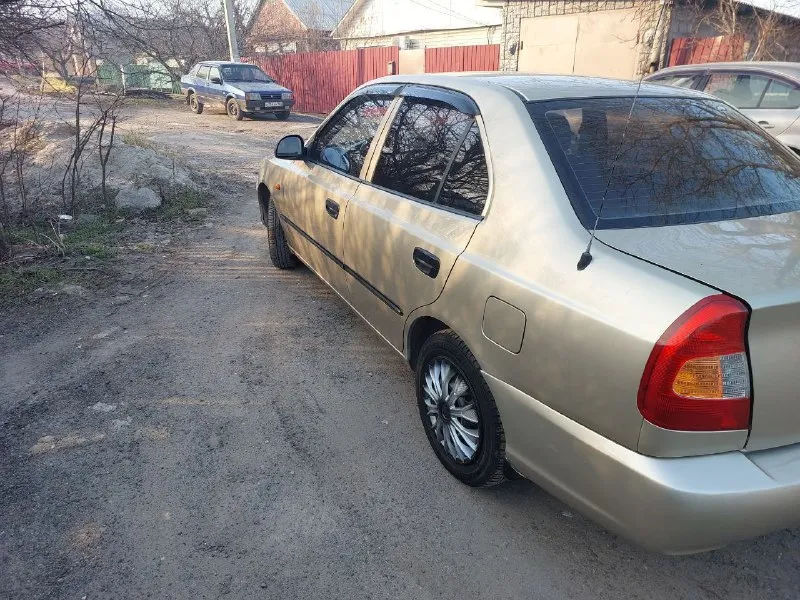 Продам автомобиль хендэ акцент 2005 года. 1.6. механика. передний привод. 223.140 км родного пробега. документы в порядке. в хорошем состоянии. двигатель, коробка без нареканий, по ходовке все хорошо. салон ухоженнный. цена: 420.000 рублей. торг. интересующие вопросы по номеру: +79490769142 вадим. мариуполь. - фотография - 4