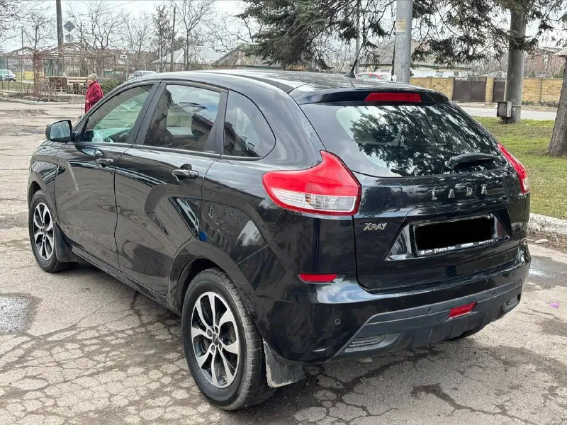 ✅продам✅ lada x-ray 1.6 16v (106л. с) 2017г. в. 1 хозяин. зеленая автотека. максимальная комплектация. автомобиль в отличном состоянии! не требует никаких вложений! кузов соответствует фоткам! абсолютно без нюансов! все герметики и швы родные! остекление оригинальное, включая лобовое стекло! двигатель кпп ходовая часть на 5/5! по автомобилю нету никаких нареканий! авто завел-сел-и-поехал! максимальная комплектация: •климат контроль, •системы abs esp, •датчики дождя, •датчики света, •4эл. стеклоподъемника, •подогрев сидений, •подогрев лобовго стекла, •мульти руль, •электра усилитель руля, •эл. регулировка зеркал, •сервисные книжки, •два ключа. салон в хорошем ухоженном состоянии! без потертостей! документы чистые переоформление без проблем! цена 810.000т/р. торг уместен! тел: +7 (949) 323-53-86. - фотография - 4