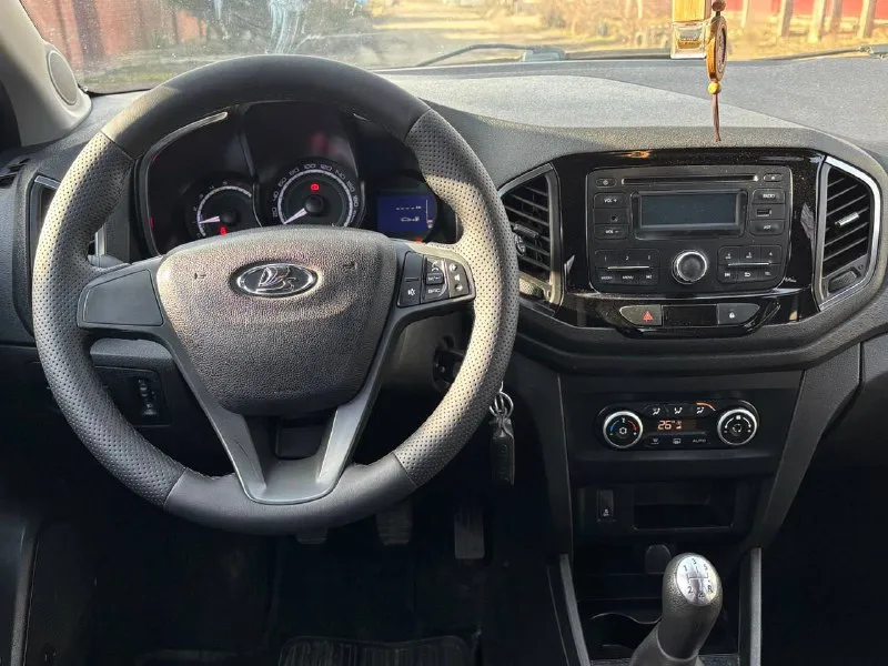 ✅продам✅ lada x-ray 1.6 16v (106л. с) 2017г. в. 1 хозяин. зеленая автотека. максимальная комплектация. автомобиль в отличном состоянии! не требует никаких вложений! кузов соответствует фоткам! абсолютно без нюансов! все герметики и швы родные! остекление оригинальное, включая лобовое стекло! двигатель кпп ходовая часть на 5/5! по автомобилю нету никаких нареканий! авто завел-сел-и-поехал! максимальная комплектация: •климат контроль, •системы abs esp, •датчики дождя, •датчики света, •4эл. стеклоподъемника, •подогрев сидений, •подогрев лобовго стекла, •мульти руль, •электра усилитель руля, •эл. регулировка зеркал, •сервисные книжки, •два ключа. салон в хорошем ухоженном состоянии! без потертостей! документы чистые переоформление без проблем! цена 810.000т/р. торг уместен! тел: +7 (949) 323-53-86. - фотография - 5