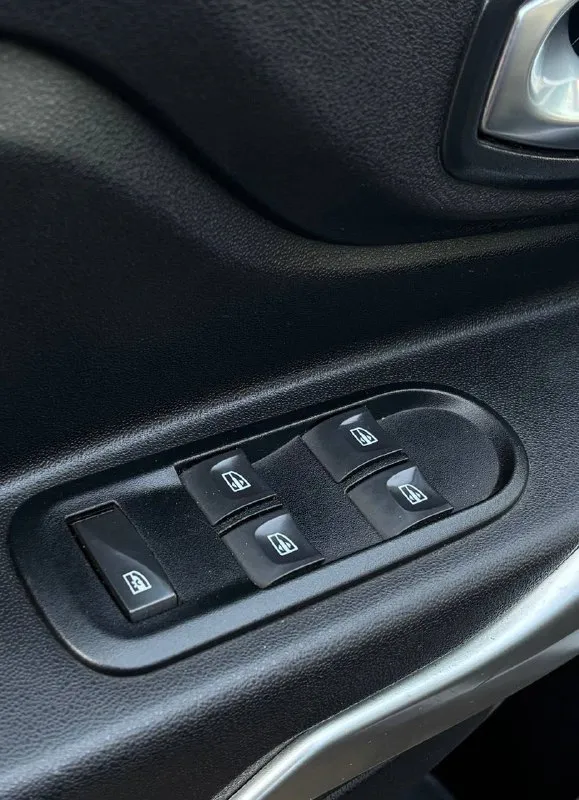 ✅продам✅ lada x-ray 1.6 16v (106л. с) 2017г. в. 1 хозяин. зеленая автотека. максимальная комплектация. автомобиль в отличном состоянии! не требует никаких вложений! кузов соответствует фоткам! абсолютно без нюансов! все герметики и швы родные! остекление оригинальное, включая лобовое стекло! двигатель кпп ходовая часть на 5/5! по автомобилю нету никаких нареканий! авто завел-сел-и-поехал! максимальная комплектация: •климат контроль, •системы abs esp, •датчики дождя, •датчики света, •4эл. стеклоподъемника, •подогрев сидений, •подогрев лобовго стекла, •мульти руль, •электра усилитель руля, •эл. регулировка зеркал, •сервисные книжки, •два ключа. салон в хорошем ухоженном состоянии! без потертостей! документы чистые переоформление без проблем! цена 810.000т/р. торг уместен! тел: +7 (949) 323-53-86. - фотография - 6