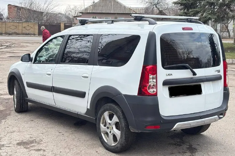 ✅продам✅ lada largus cross. 1.6 16v (106л. с) 2019г. в. 1 хозяин зеленая автотека. хорошая комплектация. автомобиль в отличном состоянии! не требует никаких вложений! кузов соответствует фоткам! абсолютно без нюансов! все герметики и швы родные! остекление оригинальное! двигатель кпп ходовая часть на 5/5! по автомобилю нету никаких нареканий! авто завел-сел-и-поехал! хорошая омплектация: кондиционер, abs, esp, подогрев сидений, 4эл. стеклоподъемника, электра усилитель руля, эл. регулировка зеркал, сервестные книжки, 2 ключа. по документам все чисто! переоформление без проблем! цена 910.000т/р торг уместен! тел: +7 (949) 636-85-00. - фотография - 4