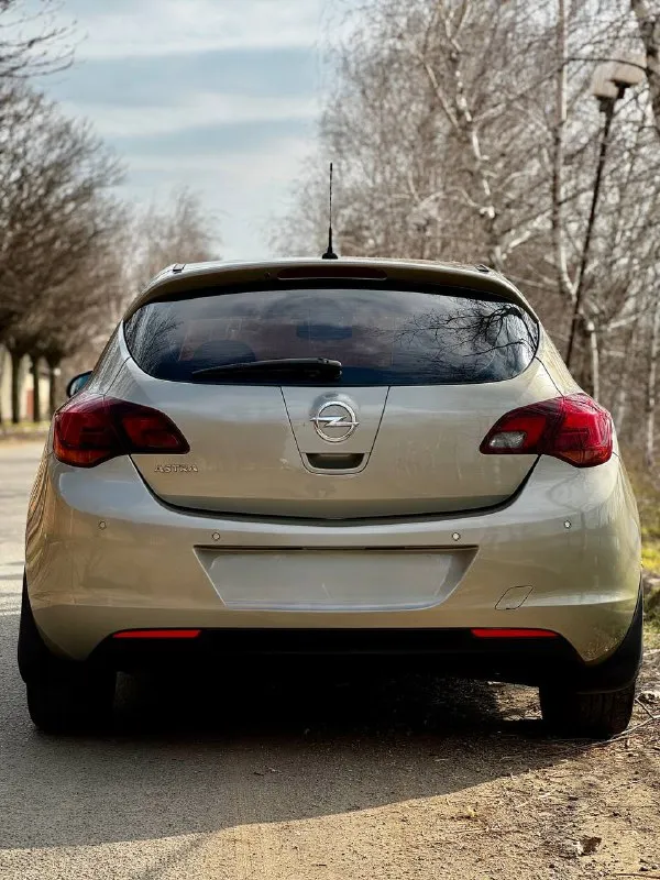 Opel astra j cosmo 1.6 at 2012 г. в авто в идеальном состоянии салон как у нового авто!!! максимальная комплектация cosmo подогревы сидений/руля/зеркал/форсунок омывателя, заднего и лобового остекления двухзонный климат-контроль хорошая штатная музыка aux/bt серво/мульти руль круиз-контроль /лимитер задний парктроник помошник подъема в гору комбинированный салон кожа/ткань штатная амбиентная подсветка два ключа по авто сделано очень большое то, машина готова к долгой эксплуатации без вложений цена 820 т. рублей торг у капота звоните +79495082418 тг вотсап +79493811593 николай - фотография - 6