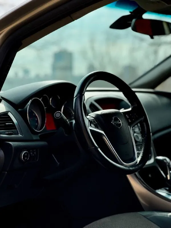 Opel astra j cosmo 1.6 at 2012 г. в авто в идеальном состоянии салон как у нового авто!!! максимальная комплектация cosmo подогревы сидений/руля/зеркал/форсунок омывателя, заднего и лобового остекления двухзонный климат-контроль хорошая штатная музыка aux/bt серво/мульти руль круиз-контроль /лимитер задний парктроник помошник подъема в гору комбинированный салон кожа/ткань штатная амбиентная подсветка два ключа по авто сделано очень большое то, машина готова к долгой эксплуатации без вложений цена 820 т. рублей торг у капота звоните +79495082418 тг вотсап +79493811593 николай - фотография - 7