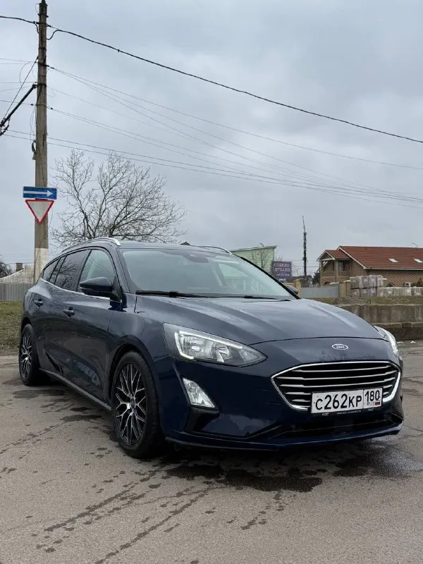 Продажа ford focus iv, 2019 г. в. , автомат, 1.5 tdci, дизель, 194.000 км пробег, из германии. универсал, передний привод, расход 4,5 л. 2 ключа. 2 комплекта колес! без adblue!!! 8-акпп - aisin! доступ и заводка без ключа, навигация, android, carplay, раздельный круиз-контроль, датчик мертвых зон, предупреждение столкновения, помехи сбоку, ограничитель скорости, датчик удержания полосы, парктроники перед/зад, датчики света и дождя, и другие полезные функции. в багажнике запаска и домкрат! новый аккумулятор, после обслуживания. цена: 1.470.000 руб. звоните: +7(949)3678727 - фотография - 2