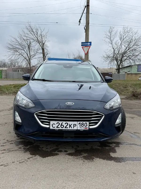 Продажа ford focus iv, 2019 г. в. , автомат, 1.5 tdci, дизель, 194.000 км пробег, из германии. универсал, передний привод, расход 4,5 л. 2 ключа. 2 комплекта колес! без adblue!!! 8-акпп - aisin! доступ и заводка без ключа, навигация, android, carplay, раздельный круиз-контроль, датчик мертвых зон, предупреждение столкновения, помехи сбоку, ограничитель скорости, датчик удержания полосы, парктроники перед/зад, датчики света и дождя, и другие полезные функции. в багажнике запаска и домкрат! новый аккумулятор, после обслуживания. цена: 1.470.000 руб. звоните: +7(949)3678727 - фотография - 3