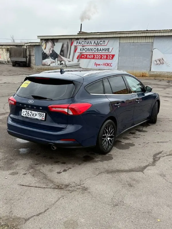 Продажа ford focus iv, 2019 г. в. , автомат, 1.5 tdci, дизель, 194.000 км пробег, из германии. универсал, передний привод, расход 4,5 л. 2 ключа. 2 комплекта колес! без adblue!!! 8-акпп - aisin! доступ и заводка без ключа, навигация, android, carplay, раздельный круиз-контроль, датчик мертвых зон, предупреждение столкновения, помехи сбоку, ограничитель скорости, датчик удержания полосы, парктроники перед/зад, датчики света и дождя, и другие полезные функции. в багажнике запаска и домкрат! новый аккумулятор, после обслуживания. цена: 1.470.000 руб. звоните: +7(949)3678727 - фотография - 6