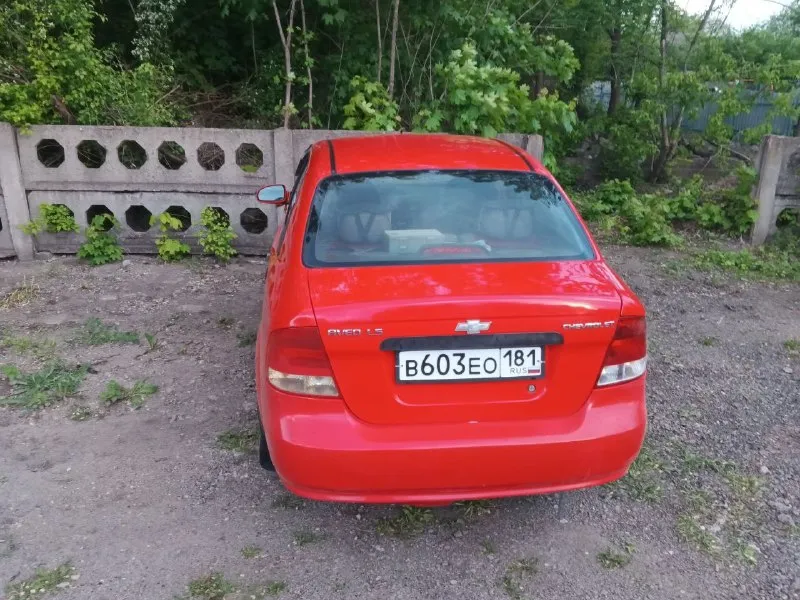 Продам автомобиль chevrolet aveo в кузове t200, с вписанным и обслуженным (метан) по автомобилю я хозяин, переоформление без проблем 360.000₽ + торг по комплектации: -гур -2 эсп -кондиционер(рабочий) ❄ пробег 230.000(родной) двигатель работает хорошо, коробка не выбивает, не хрустит, переключается плавно. двигатель масло не расходует, капиталка была произведена недавно жидкости обслужены. косметически критичного ничего нет, дно живое, пороги на месте без монтажной пены салон в хорошем состоянии. за всей дополнительной информации писать в лс или по телефону. продажа алчевск/перевальск +79595514476 📞 звоните: +7(959)5514476 - фотография - 3