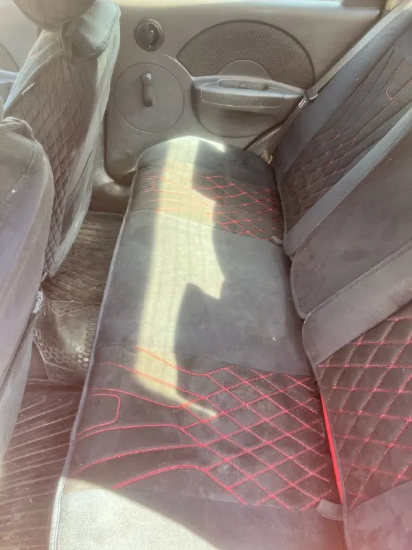 Продам автомобиль chevrolet aveo в кузове t200, с вписанным и обслуженным (метан) по автомобилю я хозяин, переоформление без проблем 360.000₽ + торг по комплектации: -гур -2 эсп -кондиционер(рабочий) ❄ пробег 230.000(родной) двигатель работает хорошо, коробка не выбивает, не хрустит, переключается плавно. двигатель масло не расходует, капиталка была произведена недавно жидкости обслужены. косметически критичного ничего нет, дно живое, пороги на месте без монтажной пены салон в хорошем состоянии. за всей дополнительной информации писать в лс или по телефону. продажа алчевск/перевальск +79595514476 📞 звоните: +7(959)5514476 - фотография - 6