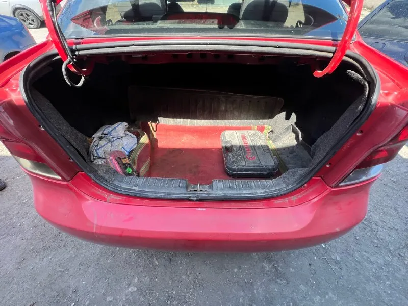 Продам автомобиль chevrolet aveo в кузове t200, с вписанным и обслуженным (метан) по автомобилю я хозяин, переоформление без проблем 360.000₽ + торг по комплектации: -гур -2 эсп -кондиционер(рабочий) ❄ пробег 230.000(родной) двигатель работает хорошо, коробка не выбивает, не хрустит, переключается плавно. двигатель масло не расходует, капиталка была произведена недавно жидкости обслужены. косметически критичного ничего нет, дно живое, пороги на месте без монтажной пены салон в хорошем состоянии. за всей дополнительной информации писать в лс или по телефону. продажа алчевск/перевальск +79595514476 📞 звоните: +7(959)5514476 - фотография - 9