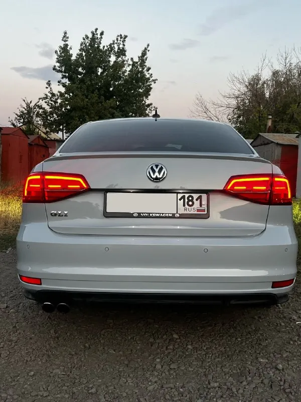Продам volkswagen jetta gli 2017 года идеальный выбор для тех, кто ценит качество и динамику. ⚡ двигатель: 2.0 турбо 🛠 отличное состояние, своевременное обслуживание, вложений не требует, чистый салон. 📍 хорошая комплектация: бесключевой доступ, парктроники, камера заднего вида, водительское сиденье с электрорегулировкой, слепые зоны, старт-стоп, круиз контроль, двух-зонный климат контроль, музыка fеndеr, черный потолок с люком, повторители поворотов на зеркалах, подогрев передних сидений, подогрев зеркал, датчик дождя, датчик света, мультируль без вложений — сел и поехал! 💰 цена: 1 750 000 руб. 🚗 пробег: 142 тыс. км 📍автомобиль находится в городе ровеньки 📞 тел: +7959 146 87 85 📞 звоните: +7(959)1468785 - фотография - 2