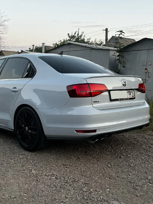 Продам volkswagen jetta gli 2017 года идеальный выбор для тех, кто ценит качество и динамику. ⚡ двигатель: 2.0 турбо 🛠 отличное состояние, своевременное обслуживание, вложений не требует, чистый салон. 📍 хорошая комплектация: бесключевой доступ, парктроники, камера заднего вида, водительское сиденье с электрорегулировкой, слепые зоны, старт-стоп, круиз контроль, двух-зонный климат контроль, музыка fеndеr, черный потолок с люком, повторители поворотов на зеркалах, подогрев передних сидений, подогрев зеркал, датчик дождя, датчик света, мультируль без вложений — сел и поехал! 💰 цена: 1 750 000 руб. 🚗 пробег: 142 тыс. км 📍автомобиль находится в городе ровеньки 📞 тел: +7959 146 87 85 📞 звоните: +7(959)1468785 - фотография - 6