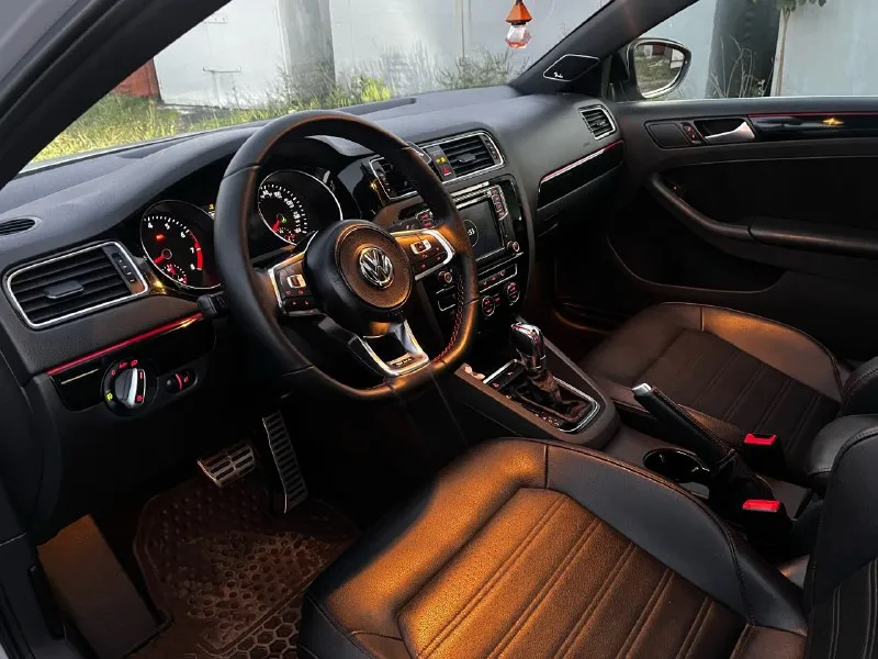 Продам volkswagen jetta gli 2017 года идеальный выбор для тех, кто ценит качество и динамику. ⚡ двигатель: 2.0 турбо 🛠 отличное состояние, своевременное обслуживание, вложений не требует, чистый салон. 📍 хорошая комплектация: бесключевой доступ, парктроники, камера заднего вида, водительское сиденье с электрорегулировкой, слепые зоны, старт-стоп, круиз контроль, двух-зонный климат контроль, музыка fеndеr, черный потолок с люком, повторители поворотов на зеркалах, подогрев передних сидений, подогрев зеркал, датчик дождя, датчик света, мультируль без вложений — сел и поехал! 💰 цена: 1 750 000 руб. 🚗 пробег: 142 тыс. км 📍автомобиль находится в городе ровеньки 📞 тел: +7959 146 87 85 📞 звоните: +7(959)1468785 - фотография - 7