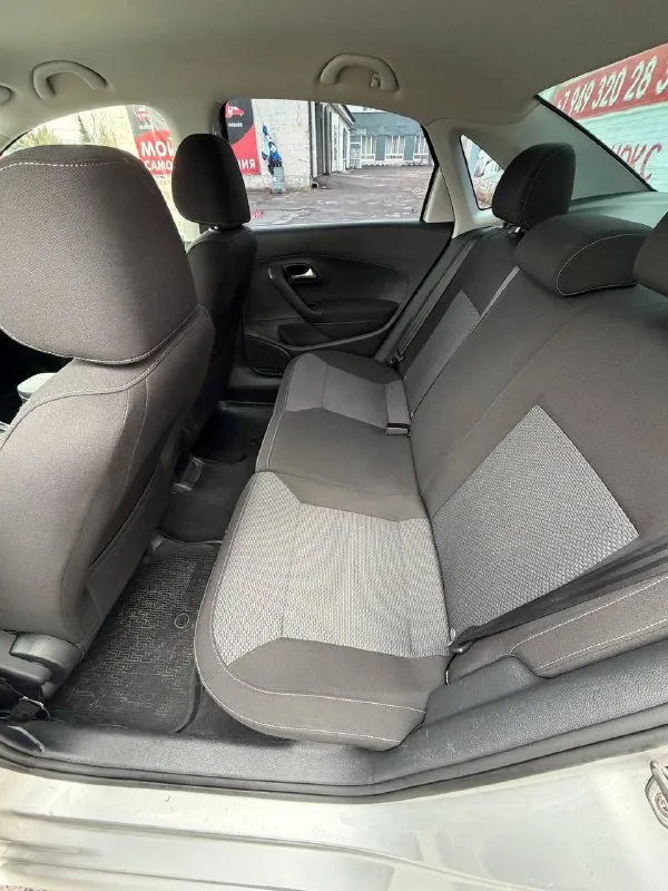 Продам volkswagen polo sedan. год:2018. оригинальный пробег- 155000. не такси, не каршеринг. состояние идеальное. двигатель:1.6. коробка: ат aisin. в родном окрасе, с родным остеклением. комплектация: полный электро стекло пакет, электро регулировка зеркал, электроскладывание зеркал, подогрев зеркал. климат контроль. комплект летней резины. автомобиль полностью обслужен и готов на любые ваши проверки. салон не затертый! обмен не интересует! цена:1.290.000 📞 +79493302655 📞 звоните: +7(949)3302655 - фотография - 8