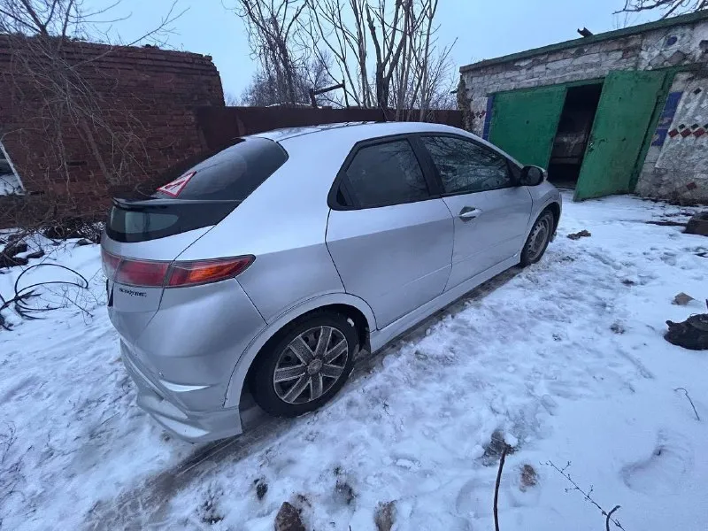 🟢🟢🟢 срочная продажа 🟢🟢🟢 🚗 honda civic 5d 2007 года, рестайлинг от завода. панорамная крыша. надежный и экономичный хэтчбек с пробегом 240 тыс. км. авто находится в хорошем техническом состоянии. двигатель 1.799 л. ​🚗хорошая комплектация:климат и круиз -контроли, подогрев сидений, датчики света и дождя. все системы работают исправно. ​🚗по кузову состояние нормальное, соответствует возрасту, есть небольшие дефекты (вышлю в лс). по ходовой части все ровно. машина полностью на ходу и прослужит еще очень долго. 🚗в салоне не курили, все расходники менялись во время, каждые 5000 км 💳 цена 800 тыс. руб донецк +79495049597 анна 📞 звоните: +7(949)5049597 - фотография - 2