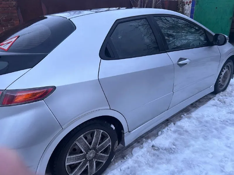 🟢🟢🟢 срочная продажа 🟢🟢🟢 🚗 honda civic 5d 2007 года, рестайлинг от завода. панорамная крыша. надежный и экономичный хэтчбек с пробегом 240 тыс. км. авто находится в хорошем техническом состоянии. двигатель 1.799 л. ​🚗хорошая комплектация:климат и круиз -контроли, подогрев сидений, датчики света и дождя. все системы работают исправно. ​🚗по кузову состояние нормальное, соответствует возрасту, есть небольшие дефекты (вышлю в лс). по ходовой части все ровно. машина полностью на ходу и прослужит еще очень долго. 🚗в салоне не курили, все расходники менялись во время, каждые 5000 км 💳 цена 800 тыс. руб донецк +79495049597 анна 📞 звоните: +7(949)5049597 - фотография - 3