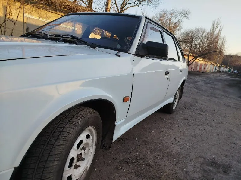 Продам москвич азлк 2141. год рождения 1992. состояние хорошее, заводится при любых обстоятельствах. машина всю жизнь в одной семье. двигатель делался с советских запчастей, хватит ещё на 20 лет))) по документам все хорошо, газа нет и не было никогда. огромный багажник. осмотр г. зугрэс. +79493489731.если не обонент, на этом номере телеграмм. цена 150.т. р. 📞 звоните: +7(949)3489731 - фотография - 1