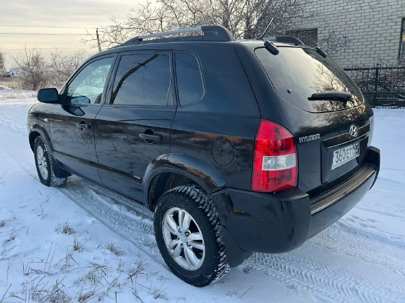 Продам hyundai туксон hyundai tucson цена-780.000р. тех осмотр пройден! 2.0 бензин. кпп-механика. пробег-186.000км. один владелец. год выпуска-2008. осмотр г. красный луч. подогрев стекла, зеркал, сидений, конденционер, гур, 4 электро стеклоподъемника, электро регулировка зеркал, подушки безопасности, чистый салон. +7 959 216 17 62 📞 звоните: +7(959)2161762 - фотография - 4