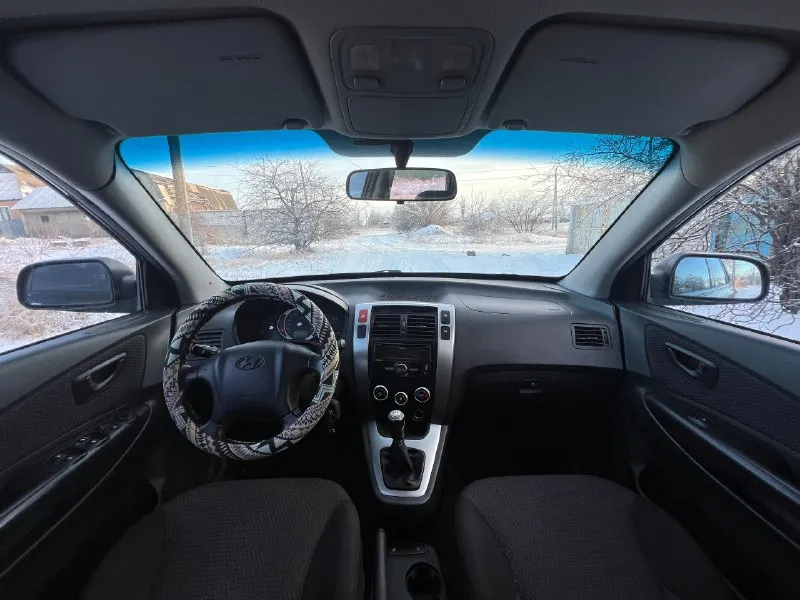 Продам hyundai туксон hyundai tucson цена-780.000р. тех осмотр пройден! 2.0 бензин. кпп-механика. пробег-186.000км. один владелец. год выпуска-2008. осмотр г. красный луч. подогрев стекла, зеркал, сидений, конденционер, гур, 4 электро стеклоподъемника, электро регулировка зеркал, подушки безопасности, чистый салон. +7 959 216 17 62 📞 звоните: +7(959)2161762 - фотография - 7
